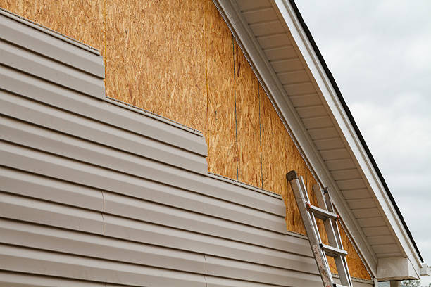 Professional Siding Inspection technician working in Hillsboro, OH